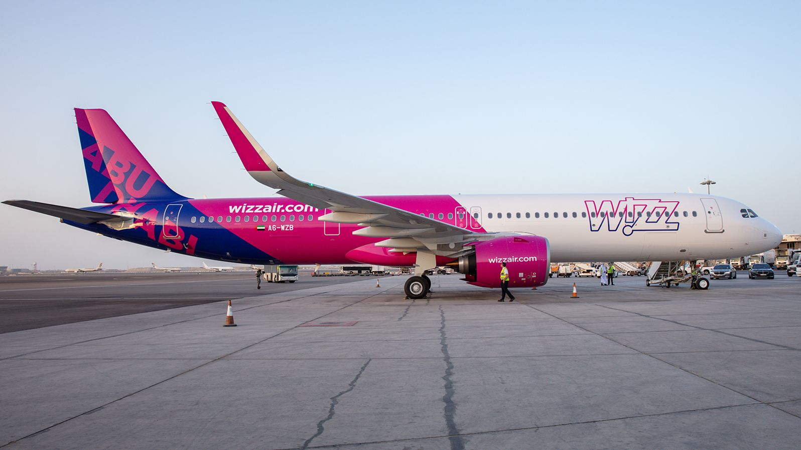 “Wizz Air” zhgënjen sërish udhëtarët: Fluturimi për në Romë, 10 orë vonesë