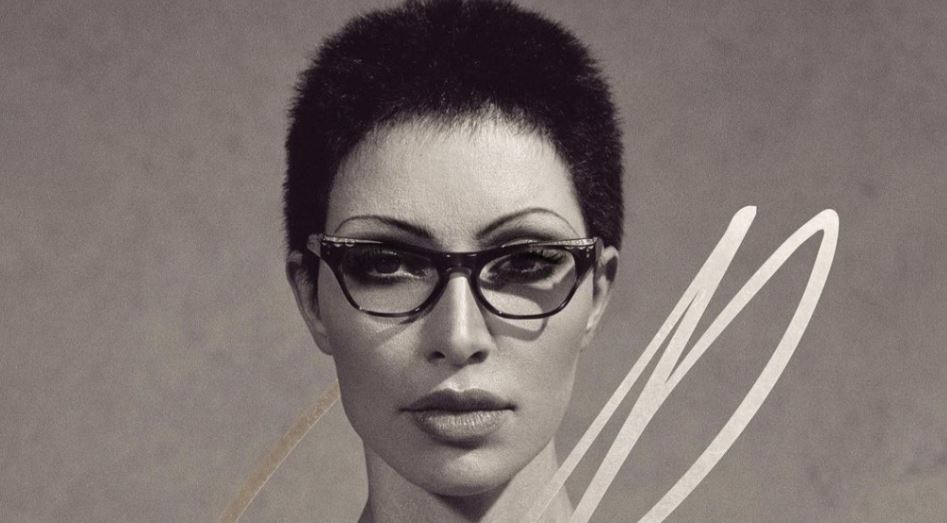 Kim Kardashian siç nuk e keni parë kurrë më parë, pozon për CR Fashion Book