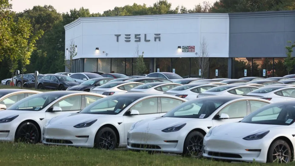 Tesla tërheq më shumë se 1.6 milionë makina në Kinë