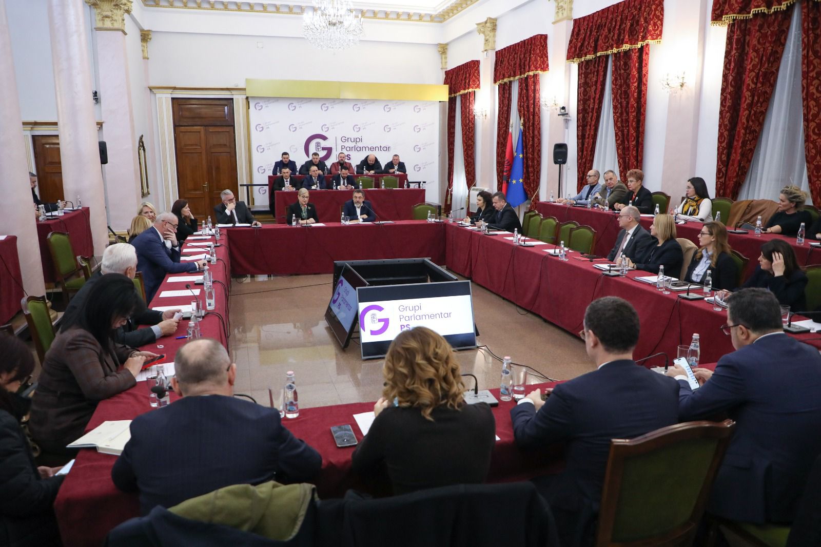 Opozita paralajmëroi tensione, Çuçi mbledh grupin parlamentar të PS! Porositë që u jep