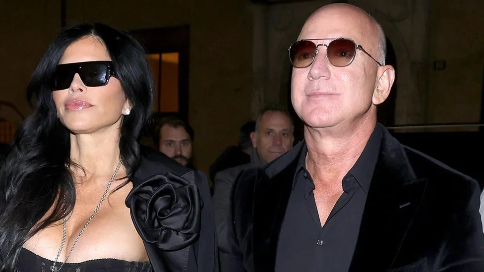 Themeluesi i Amazon, Jeff Bezos shet aksione me vlerë mbi 4 miliardë dollarë