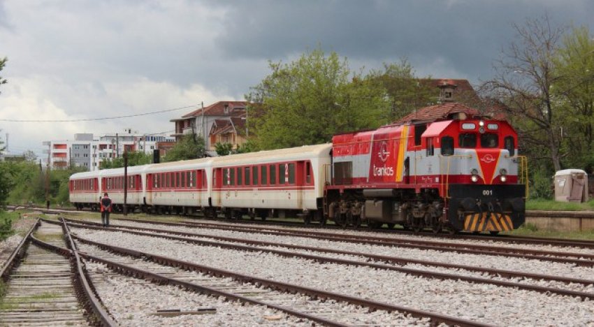E rëndë në Prishtinë/ Treni shtyp një grua