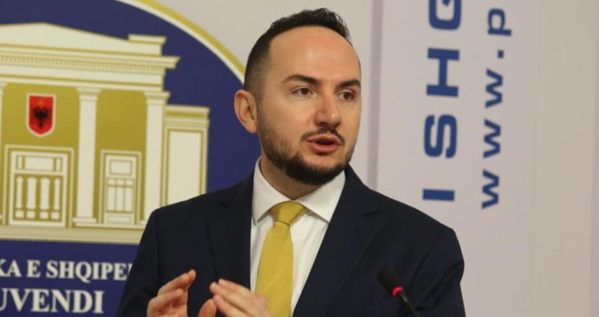 Salianji poston videon: Peleshi ka thënë se baza e Sazanit nuk mund të privatizohet