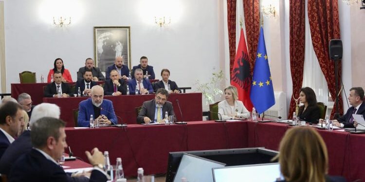 Pas Asamblesë, Rama mbledh Grupin Parlamentar të PS. Do diskutohet marrëveshja me Rithemelimin