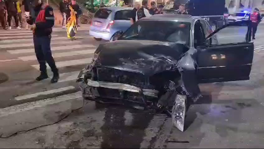 VIDEO/ Aksident i trefishtë në Vlorë, makinat bëhen “copash”