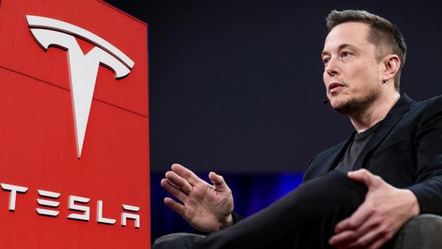 “Tesla” kërkon që t’i japë shefit të saj Musk marrëveshjen rekord 56 mld dollarë