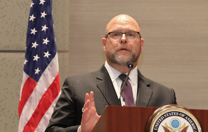 Kosova feston sot “Ditën e Kushtetutës”, ambasadori amerikan: Krenarë të bashkëpunojmë me ju