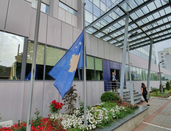 Vrasja e dy grave në pak ditë, Kosova shpall një ditë zie. Sot flamujt në gjysmështizë