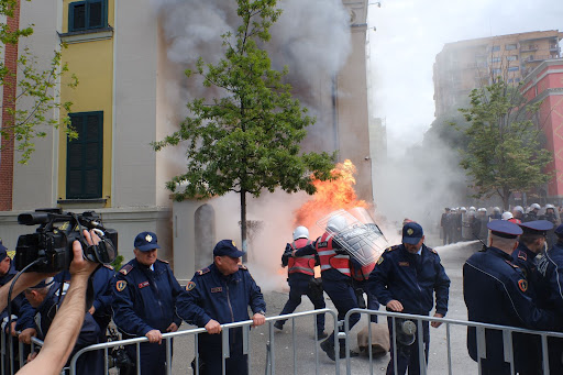 Sot protesta e radhës te Bashkia e Tiranës, Policia njofton devijimin e trafikut. Detajet dhe masat