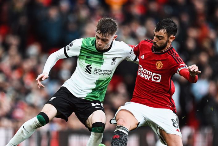 Klasike e çmendur dhe me gola, United i ikën fitorja, Liverpool shpëton një pikë