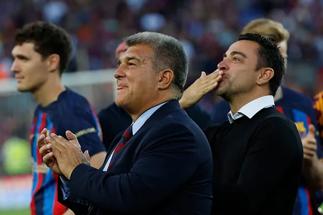 Tifozët e Barcelonës e duan Xavi Hernandez