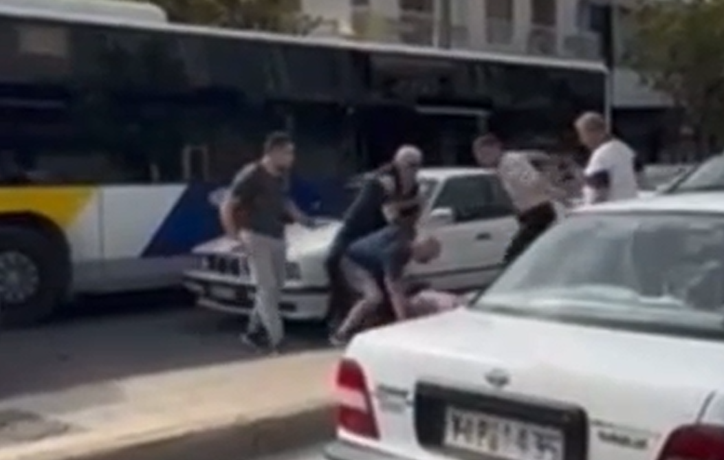 Video/ Shqiptari dhe partnerja dhunohen barbarisht në mes të rrugës