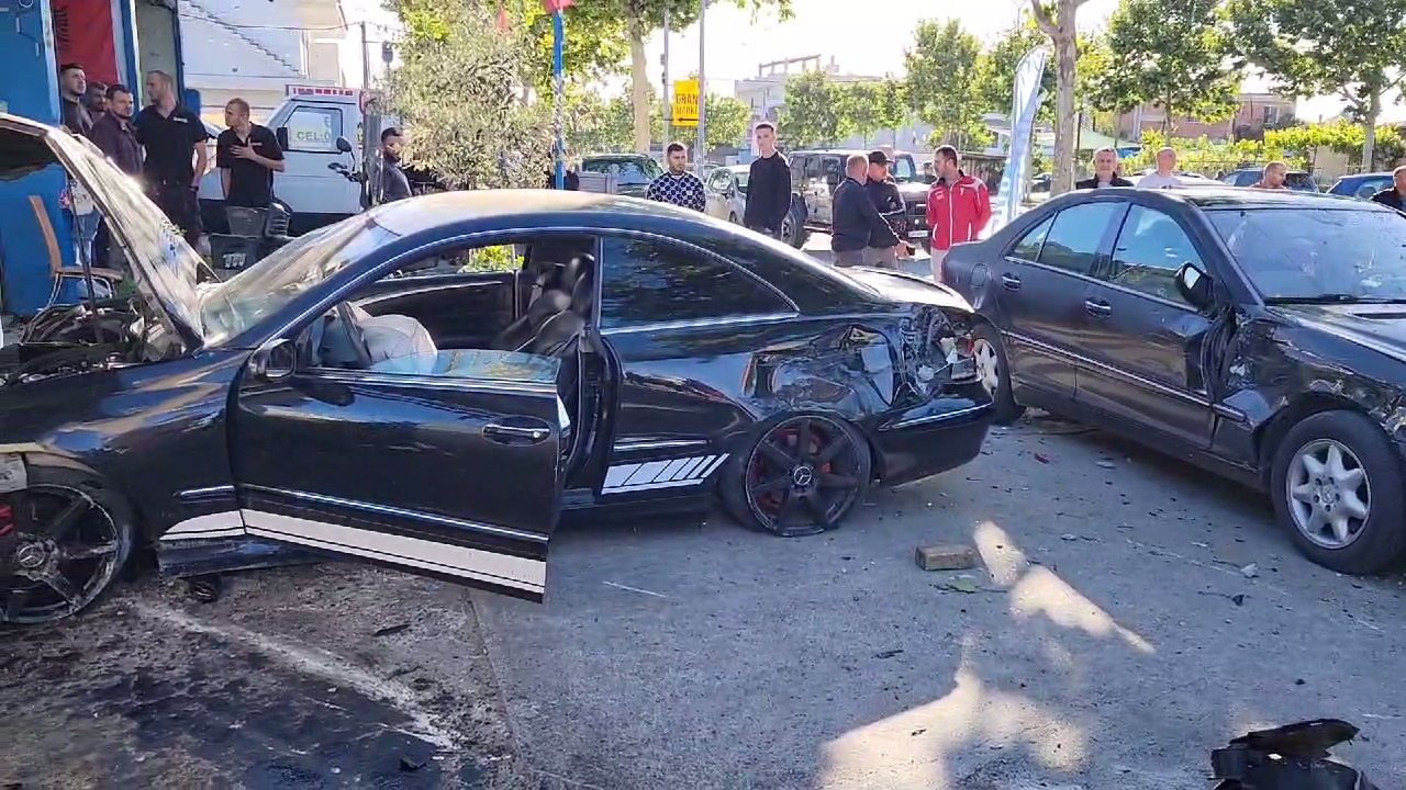Aksident tragjik në Durrës/ Makina “fluturon” mbi trafikndarëse, vdes 50-vjeçari (VIDEO)
