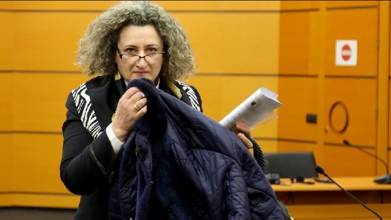Gazetari Çollaku: Ja gazeta greke, që boton vendimin për gjyqtaren Irena Gjoka, qokëbërësen e…