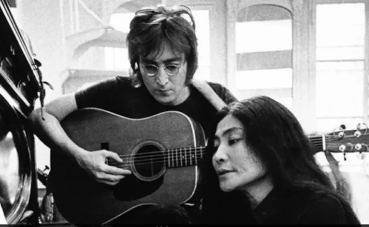 U gjet pas 50 vitesh, kitara e John Lennon shitet në ankand për çmimin rekord 2,9 milionë dollarë
