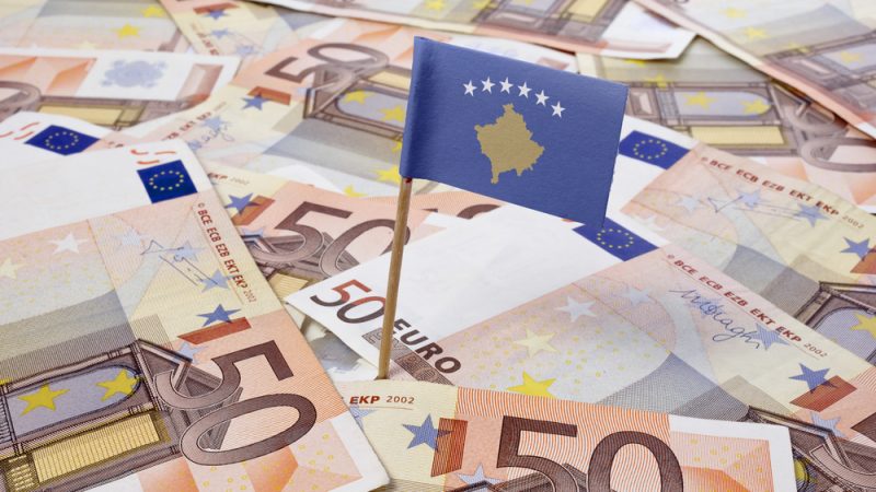 Nga sot, zyrtarisht Kosova pranon vetëm monedhën euro, BE: Më 15 maj takimi final për dinarin