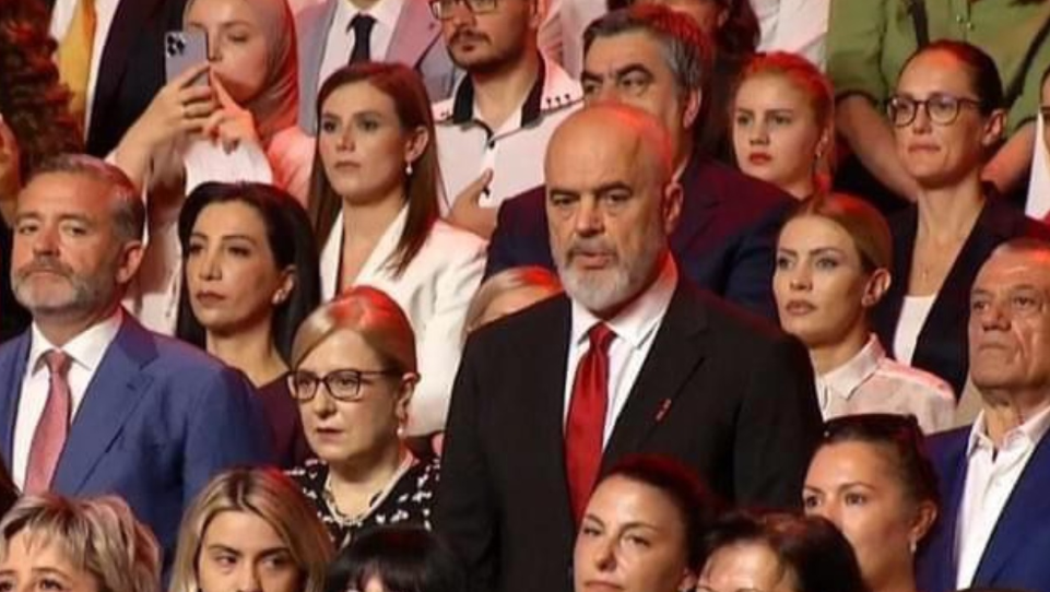 Dha dorëheqjen si kryetare e Kuvendit, Nikolla shfaqet krah Ramës në Kongresin e PS