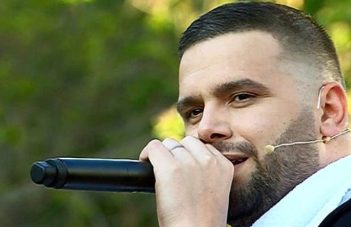 Flor Mumajesi po rikthehet? Shenja e fundit i jep shpresë fansave të artistit
