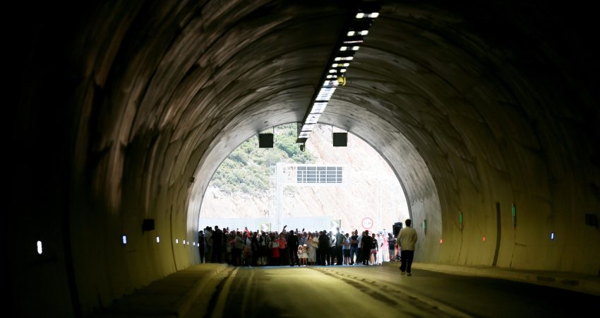 Gazetari: Tuneli i Llogarasë të hetohet nga SPAK! Projekt për biznesmenët që shesin prona në jug
