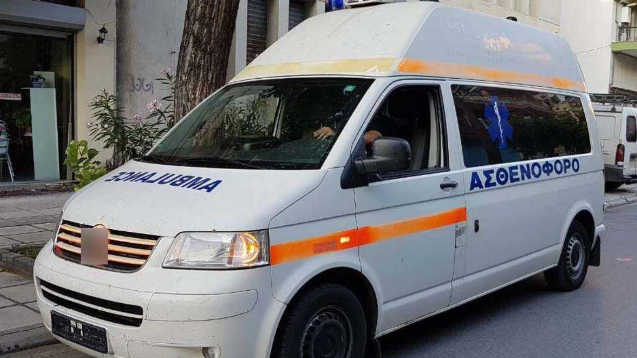 Greqi/ Lanë në makinë djalin që vuante nga autizmi dhe vdiq në spital, në akuzë prindërit shqiptarë