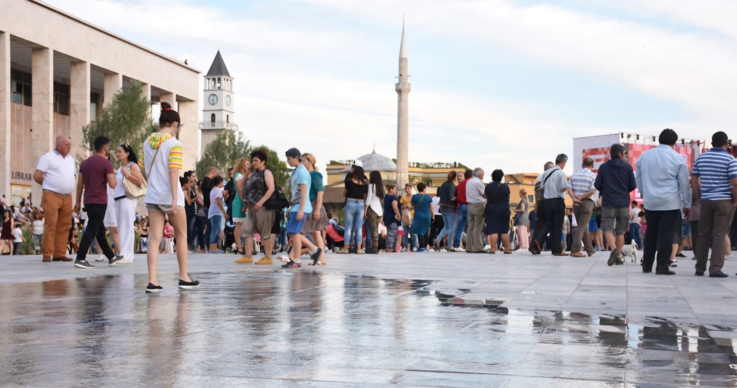 Rënie drastike e popullsisë në qarqe, rritje minimale në Tiranë