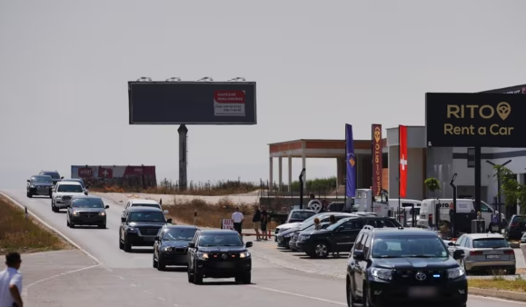 Cfarë po ndodh? Shefi i CIA-s mbërrin në Prishtinë