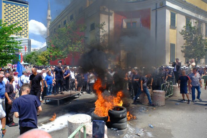 Sot protesta e radhës te Bashkia për dorëheqjen e Veliajt, Policia njofton rrugët që do bllokohen