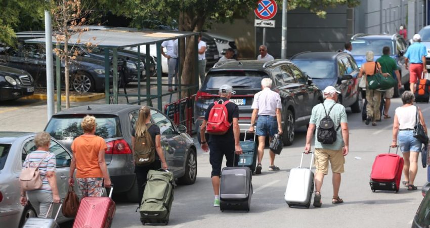 Shifrat/ Zbehet shkëlqimi i sektorit turistik. Shqiptarët “sabotuan” hotelet