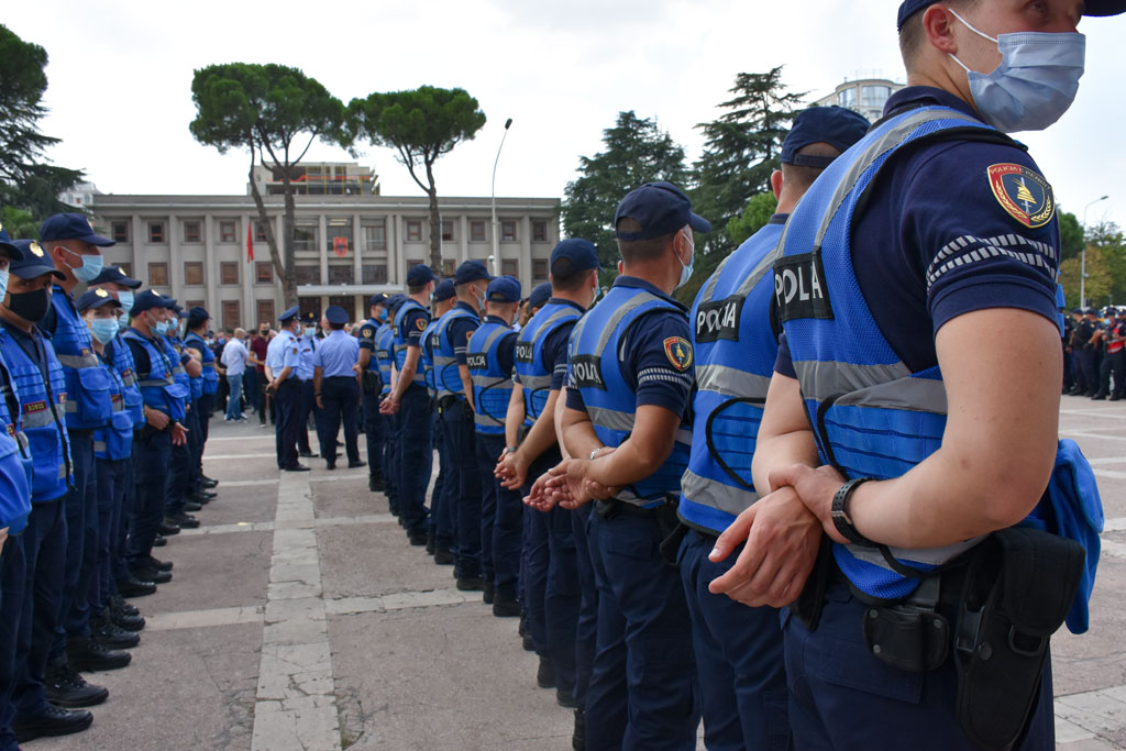 Rregullorja e re për policinë! Efektivët jo vetëm shoqërojnë, po kanë të drejtë dhe të arrestojnë