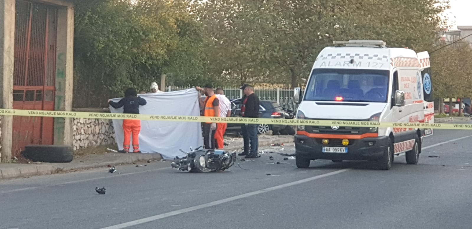 KUJDES! Pamje të rënda nga masakra në Shkodër, trupat e pajetë të shtrirë në tokë