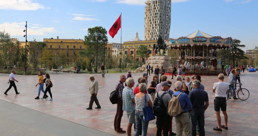 Rritje e vogël e turistëve gjatë shtatorit