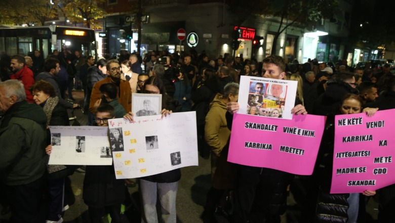 Protestë për Martinin/ Përlot gjyshi i 14-vjeçarit: S’më duhet më jeta