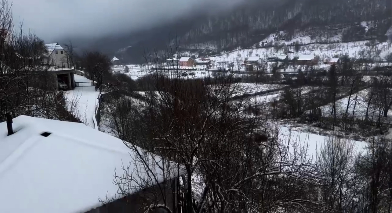 Bie bora e parë në Veri/ Zbardhen zonat malore të Shkodrës