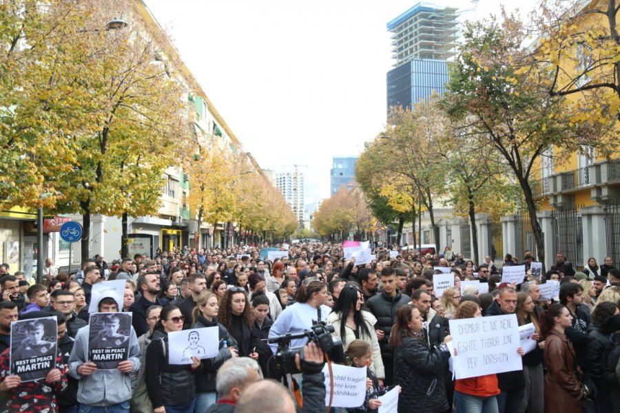 “I detyrohemi fëmijëve tanë”, të hënën protesta e dytë tek Ministria e Arsimit për Martinin