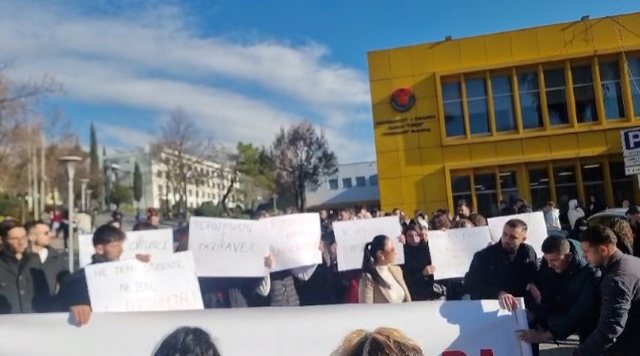 Pakti për Universitetin, studentët dalin në protestë: Pikat nuk janë zbatuar