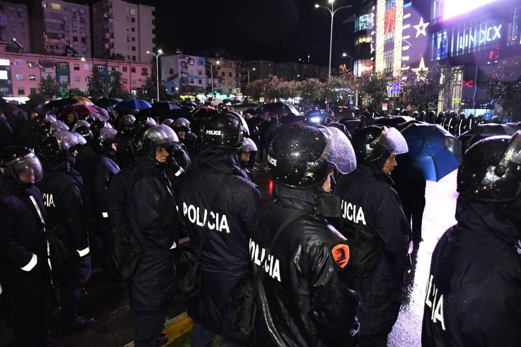 PROTESTA/ PD kallëzon në SPAK ministrin e Brendshëm dhe policët