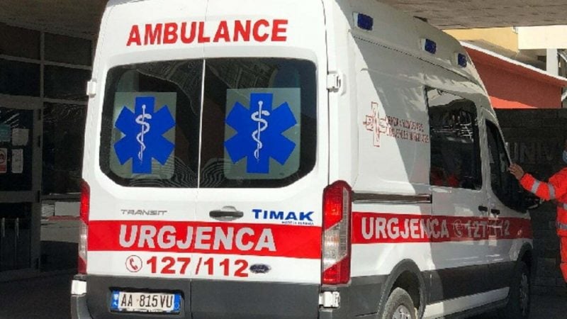 Sherr mes të rinjve, 4 persona përfundojnë në spital, dy prej tyre të plagosur me sende të forta