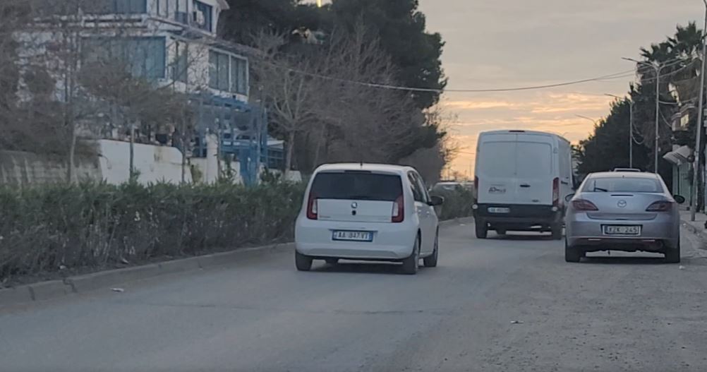 Trafik i rënduar në Durrës, mjetet të tonazhit të rëndë do të qarkullojnë me orar. Akset që preken