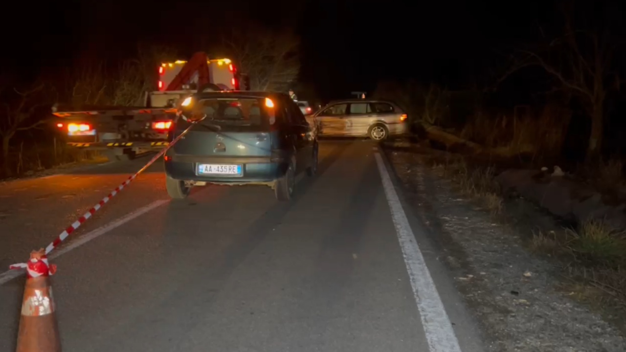 Aksident i trefishtë në aksin Korçë-Ersekë, plagoset njëri prej shoferave