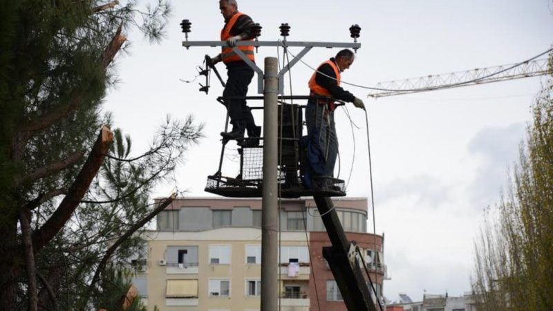 “Black out” në Lezhë, banorët 10 orë pa energji elektrike