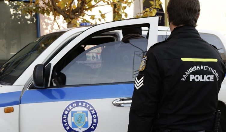 Arrestohet nga policia greke këngëtari shqiptar