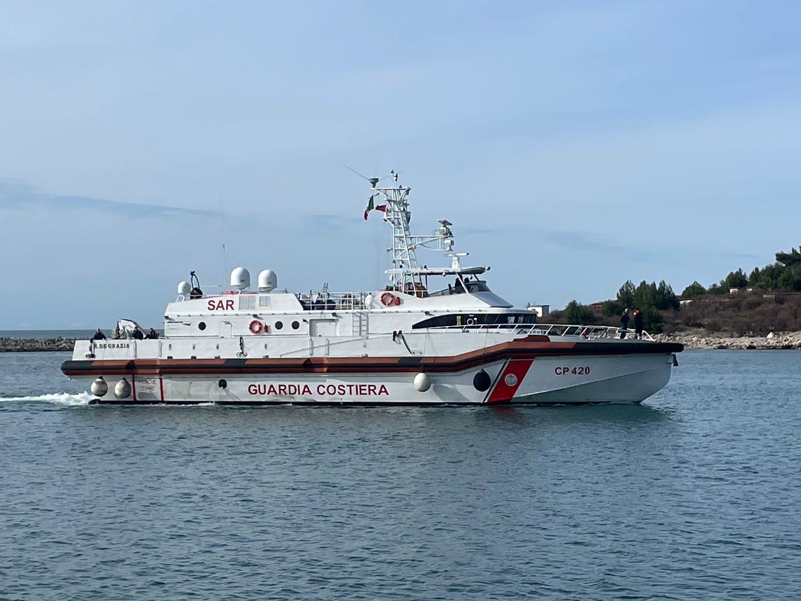 Mbërrin në Shëngjin anija rojës bregdetare, do kthejë në Itali 43 emigrantët e akomoduar në Gjadër