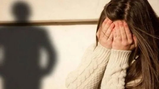 Detaje nga ngjarja në Vlorë/ E mitura fliste me 40-vjeçarin. U takuan në hotel, pinë k*kainë dhe kryen marrëdhënie