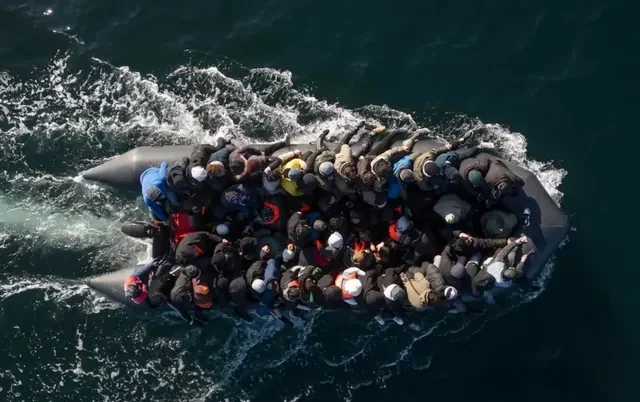 Mediat britanike: Starmer në bisedime me vendet e Ballkanit për ndërtimin e qendrave për emigrantët e refuzuar