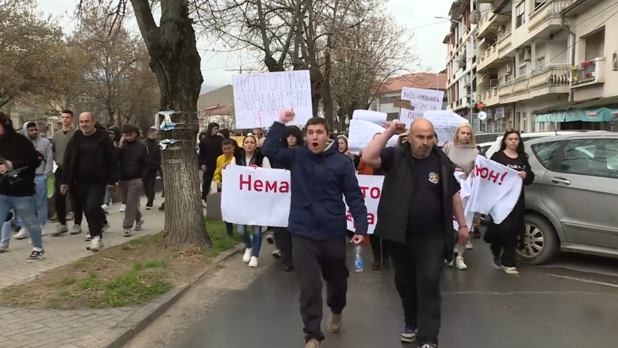 Protesta në Koçan/ Qytetarët kërkojnë drejtësi dhe llogaridhënie për zjarrin tragjik