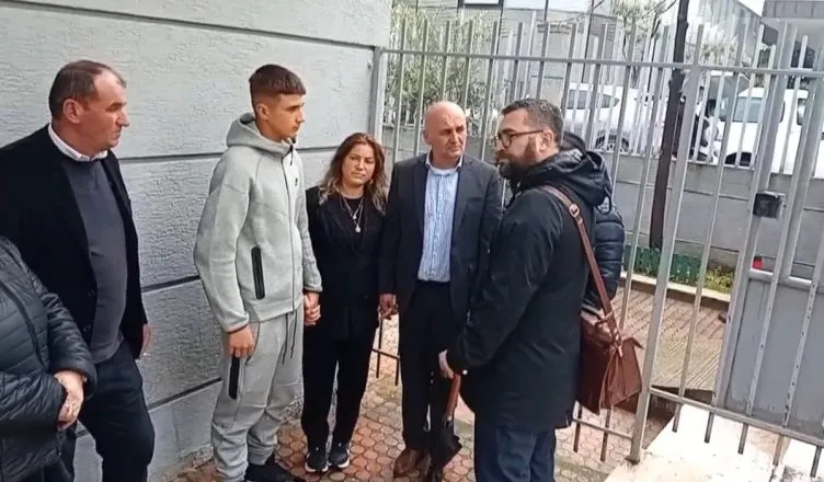 Nis seanca ndaj Mario Përlleshajt/ Familjarët e Martin Canit në Gjykatë. Pranë tyre edhe Luisi