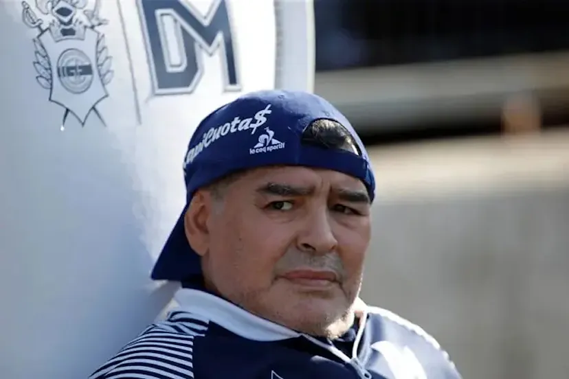 Legjenda e futbollit, Diego Maradona vdiq pas një agonie të gjatë prej 12 orësh