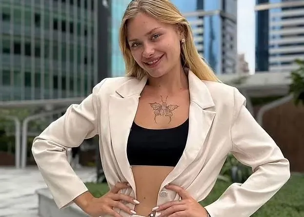Misteri/ “Disa biznesmenë më ftuan në një festë”- Modelja 20-vjeçare gjendet me kocka të thyera në një rrugë në Dubai 10 ditë pasi u zhduk