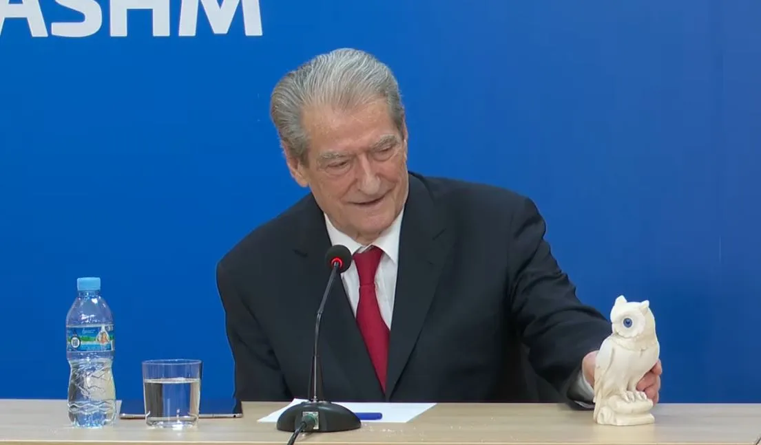 Edhe Berisha me buf, i përgjigjet Ramës: “Simbol i mençurisë”