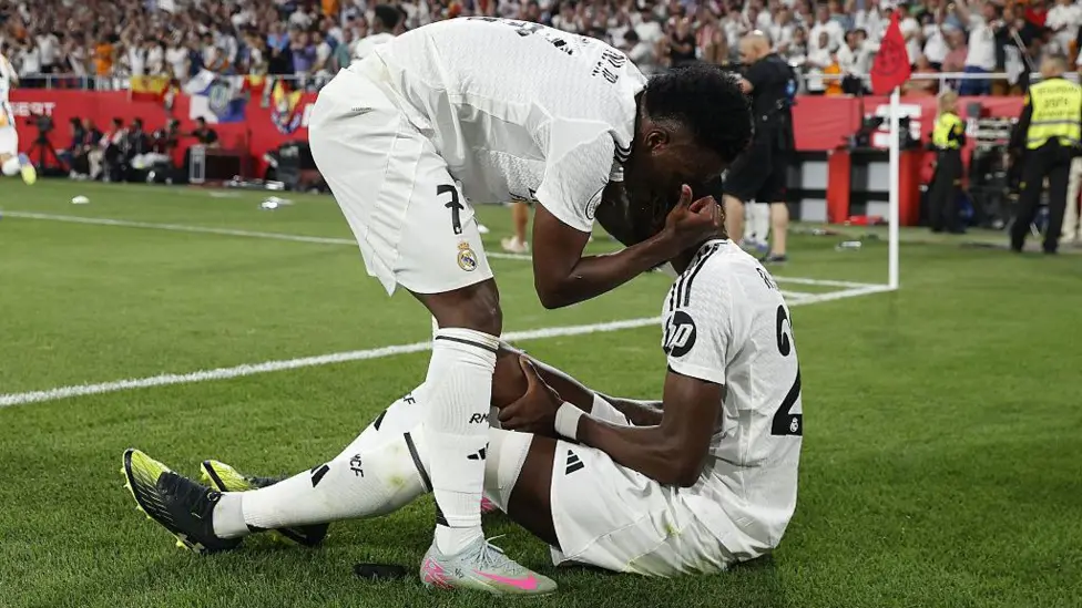 Gjuajti drejt gjyqtarit, mbrojtësi i Real Madrid-it merr dënimin e madh
